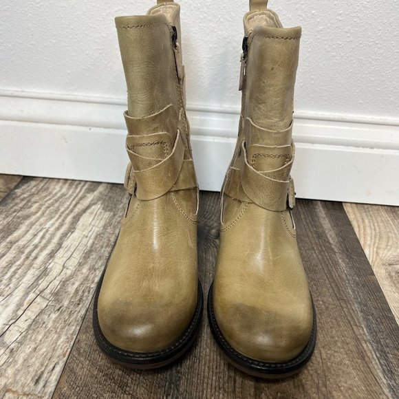 Guess Leather Tan Wrap Buckle Ankle Distressed Boots Booties Low Heel Size 7 - Picture 4 of 8